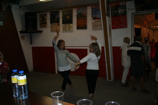 ON DANSE AUSSI DEDANS !