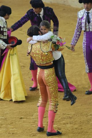 TRIOMPHE DE PADILLA AVEC SA FILLE