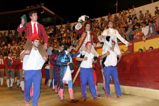 Cavaliers, Forcados et Ganadero en triomphe