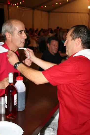 Remise du foulard de la Peña à Mr le Maire