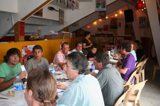 Repas à la Peña, le jour de la Novillada