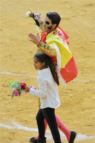 TRIOMPHE DE PADILLA AVEC SA FILLE